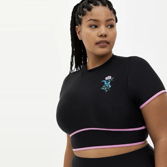 Torrid Active Size 2 Black Snake Rose Wireless Cropped Piping Rashguard - Picture 1 of 7